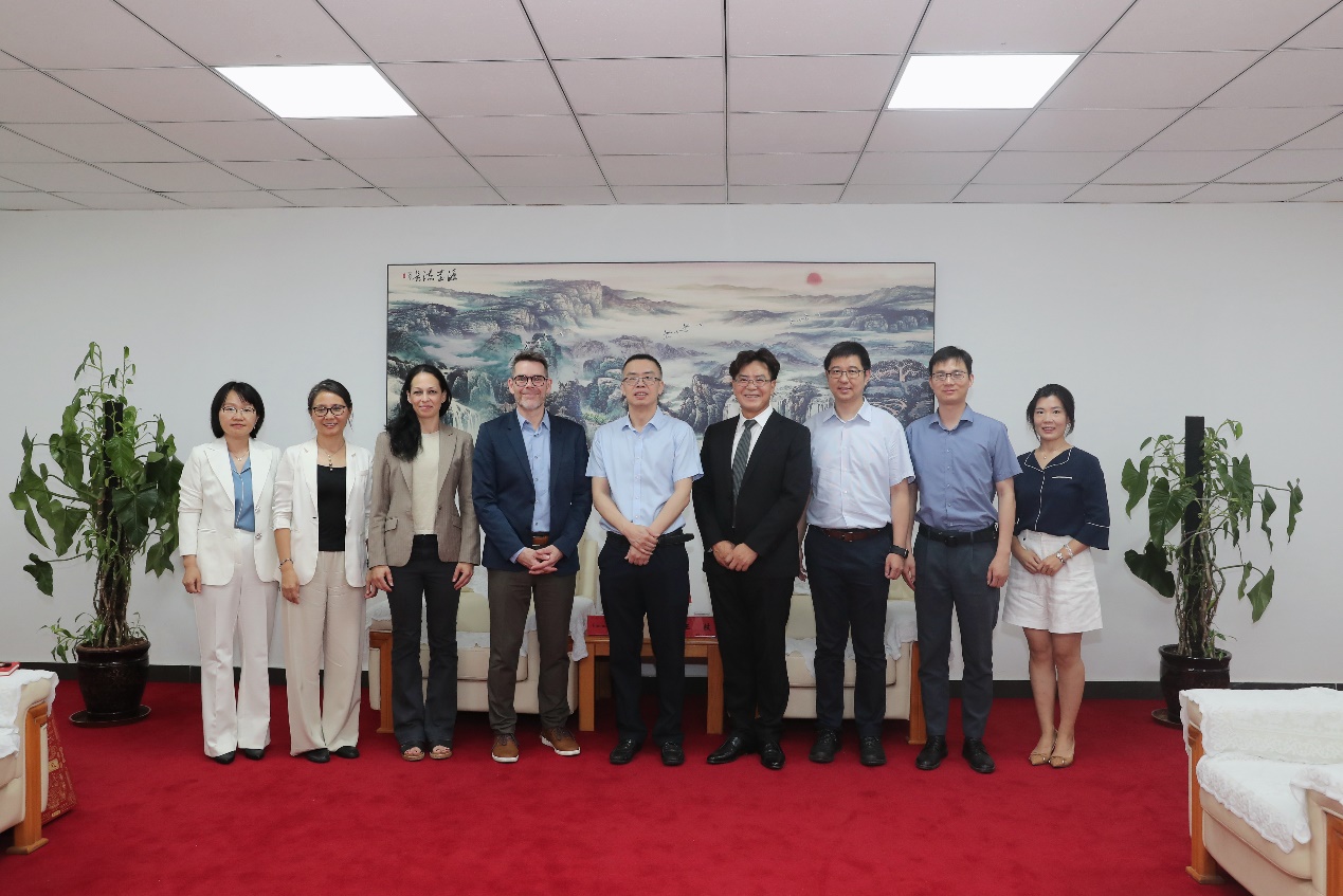 加拿大魁北克大学席库提米分校副校长团访问我校